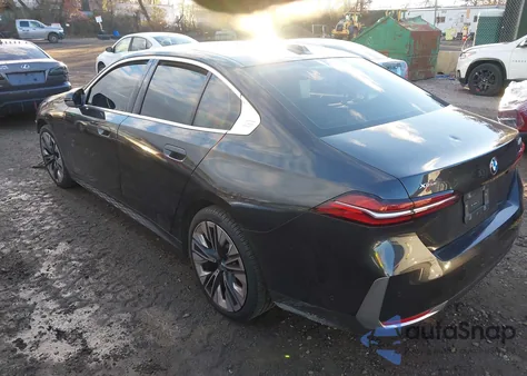 2024 BMW 530I xDrive z USA, uszkodzony, nr VIN WBA53FJ07RCS70432